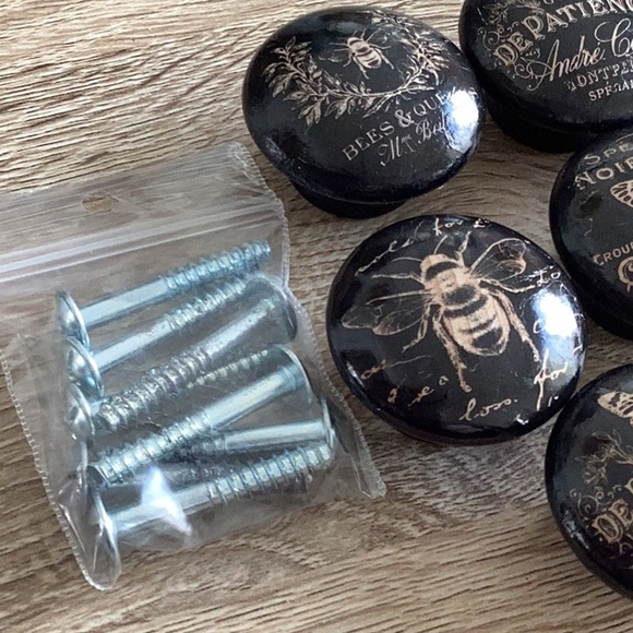 Hand painted wooden pull knobs - Picture 4 of 4